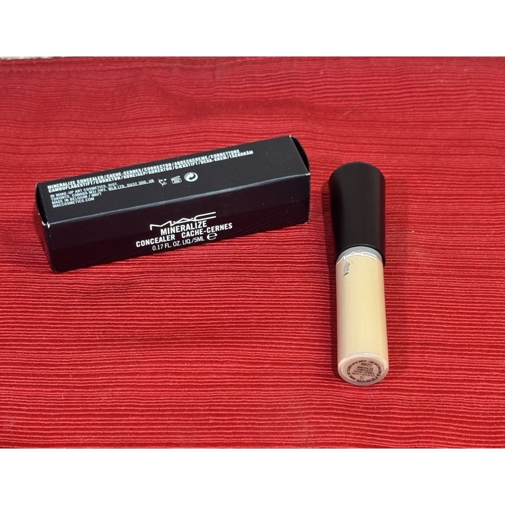 MAC Mineralize Concealer Cache-Cernes  .17 oz / 5 ml Full Size RARE NW25 NIB